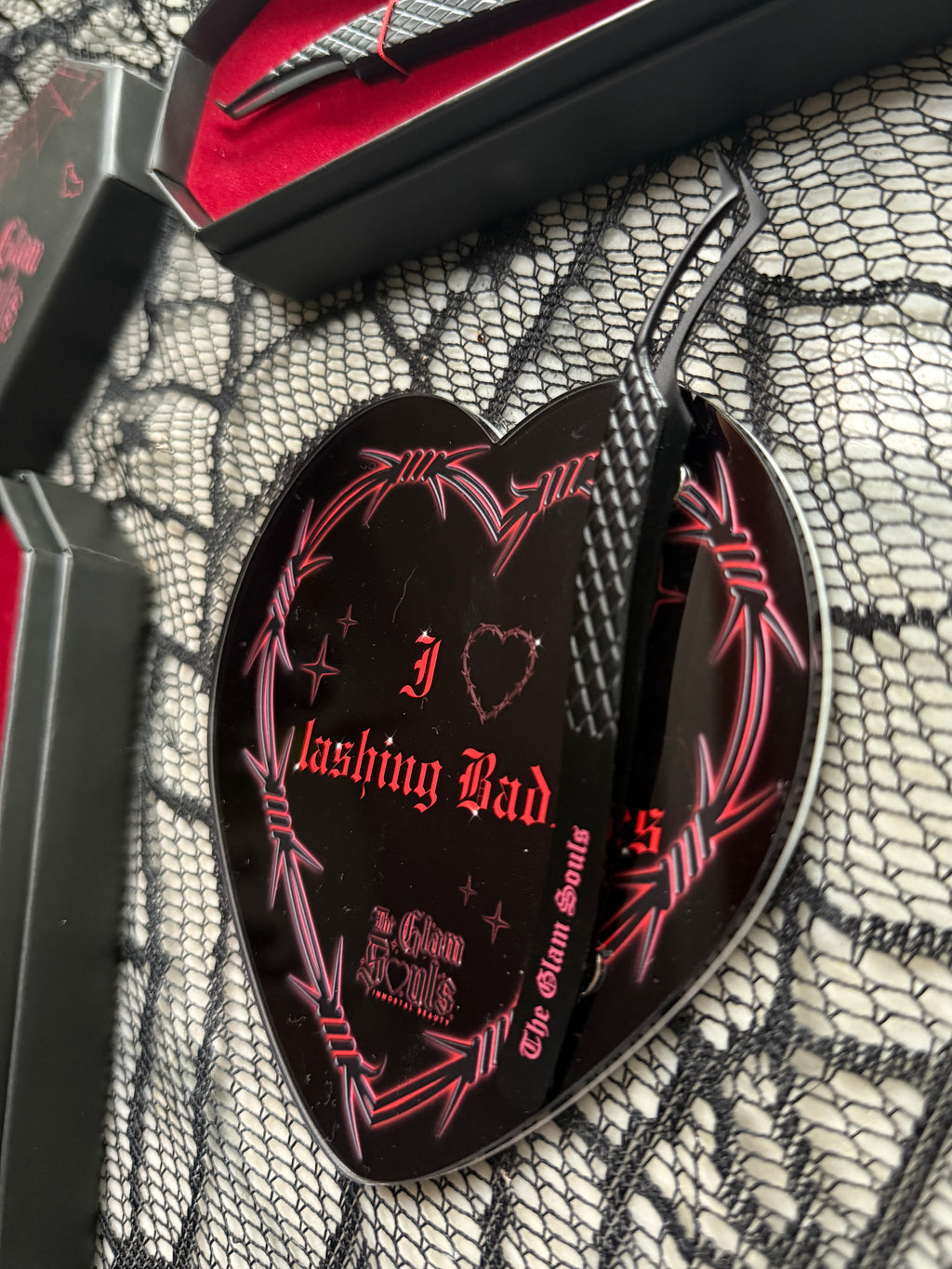 I <3 lashing baddies - Lash Tile