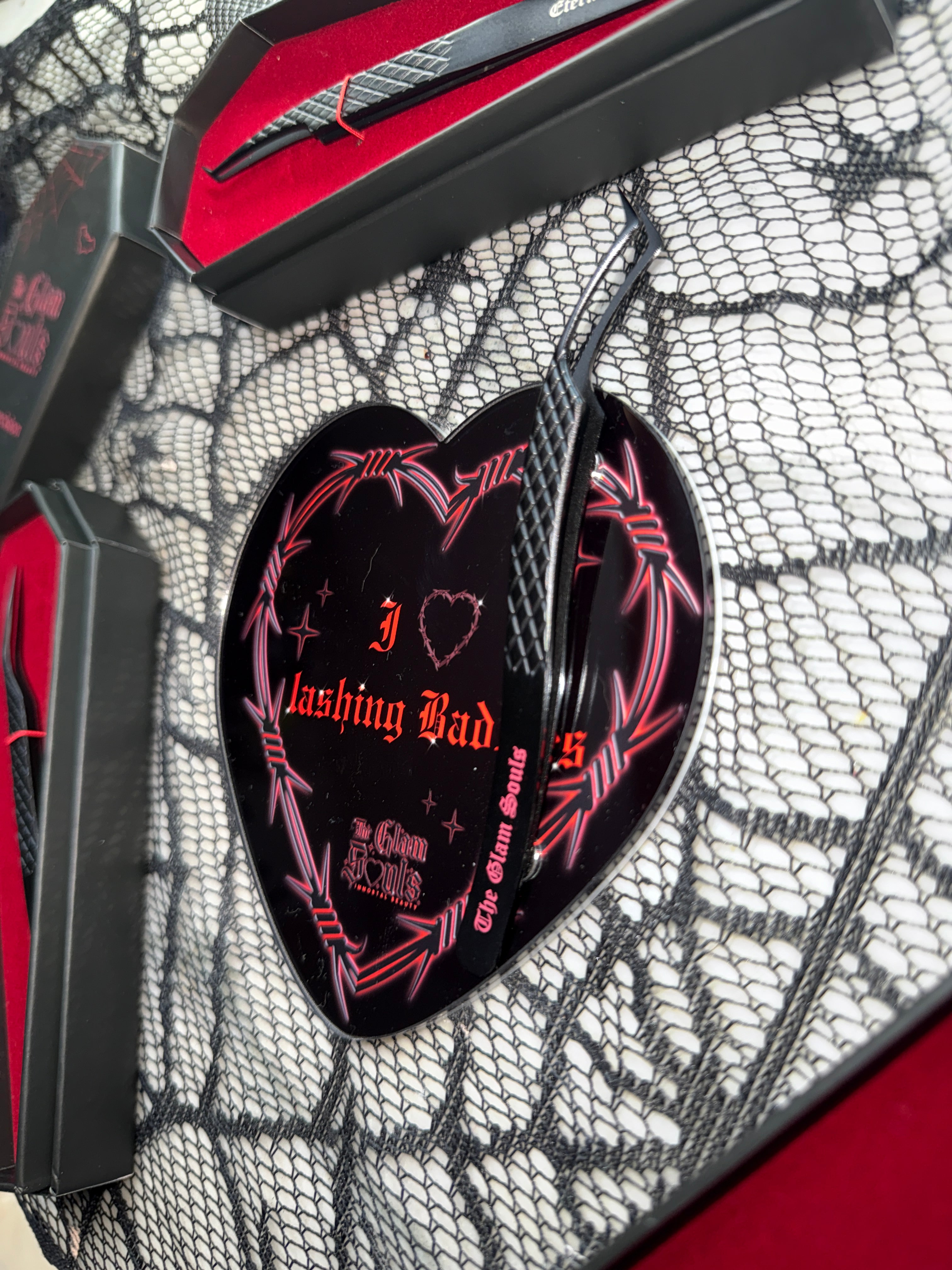 I <3 lashing baddies - Lash Tile