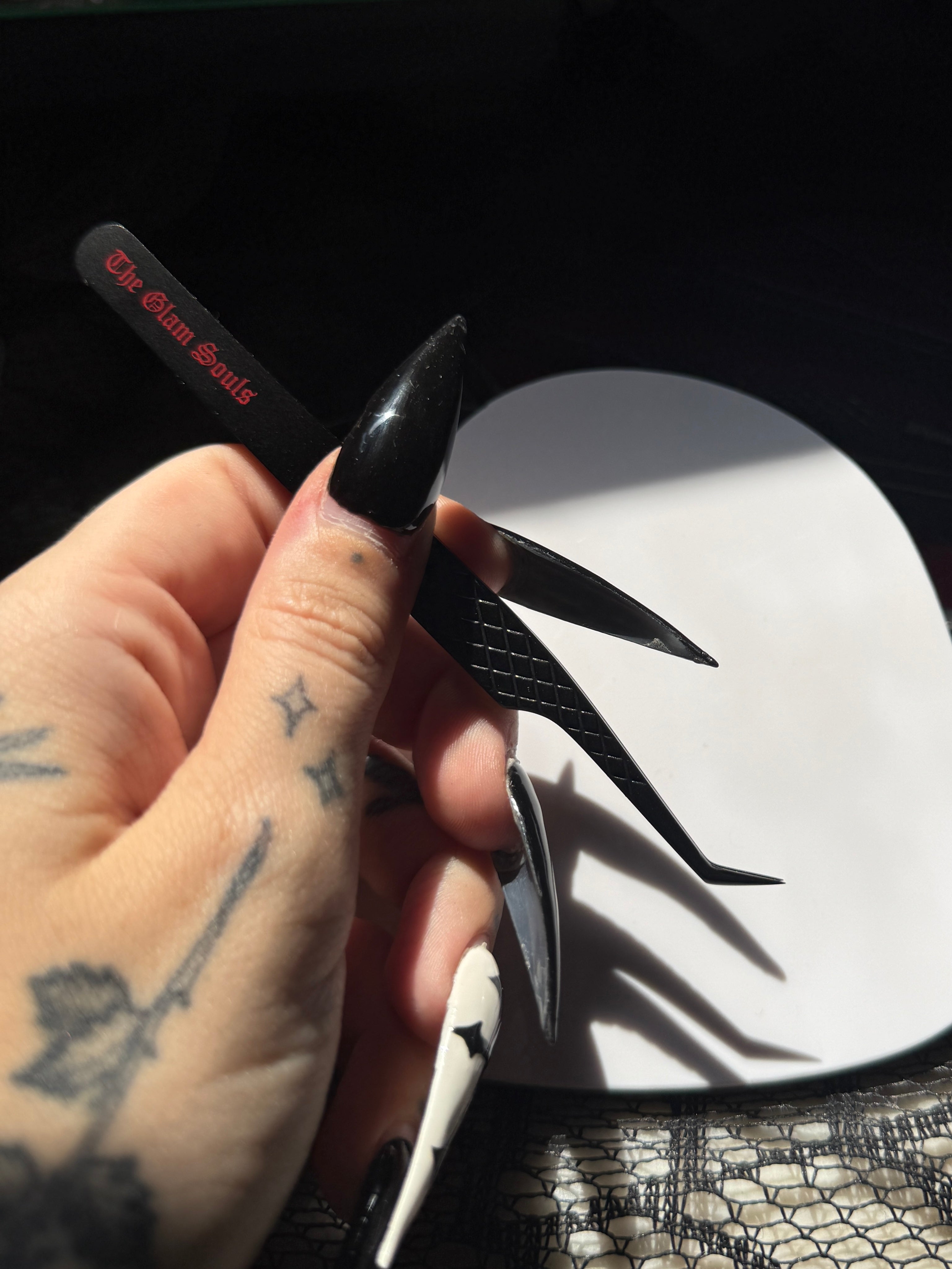 Spell Bound - Fibre Tip Volume tweezer